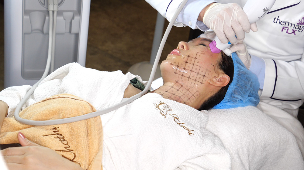 Hoa hậu Thu Hoài sử dụng Thermage FLX